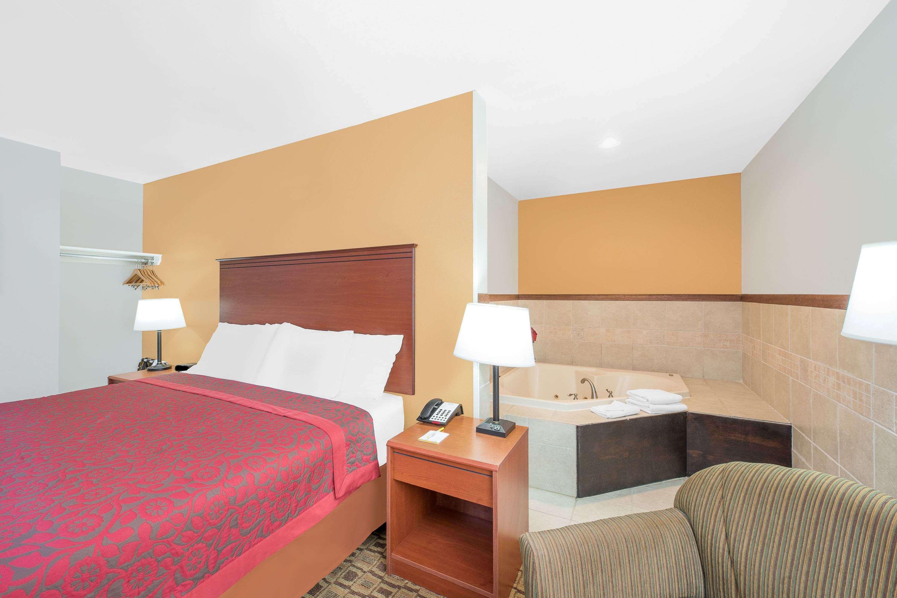 Days Inn By Wyndham Lamar Exterior photo